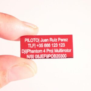 Placa identificativa drone grabada en aluminio rojo