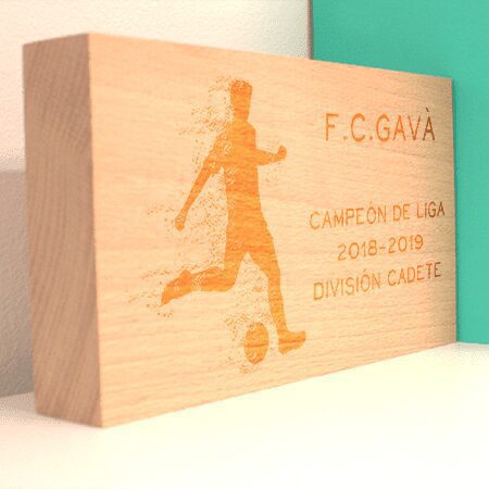 Trofeo de madera para competiciones deportivas