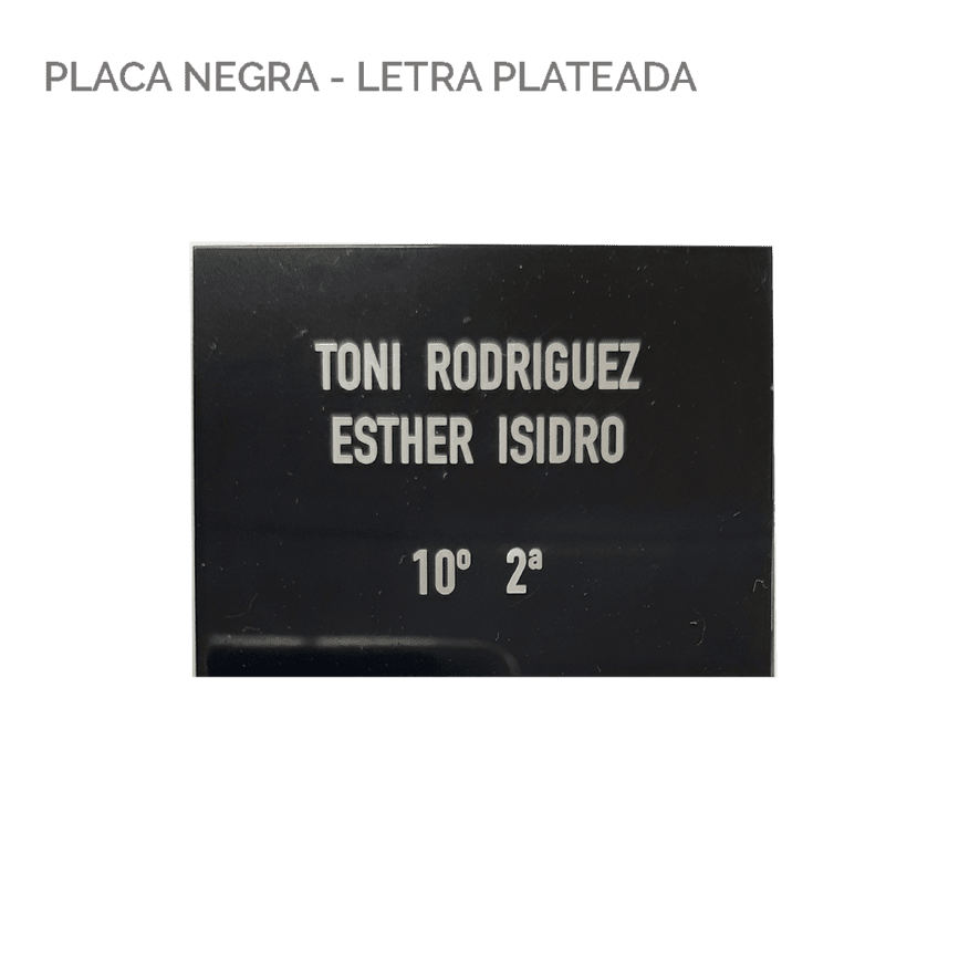 Placa con nombre y piso para buzón