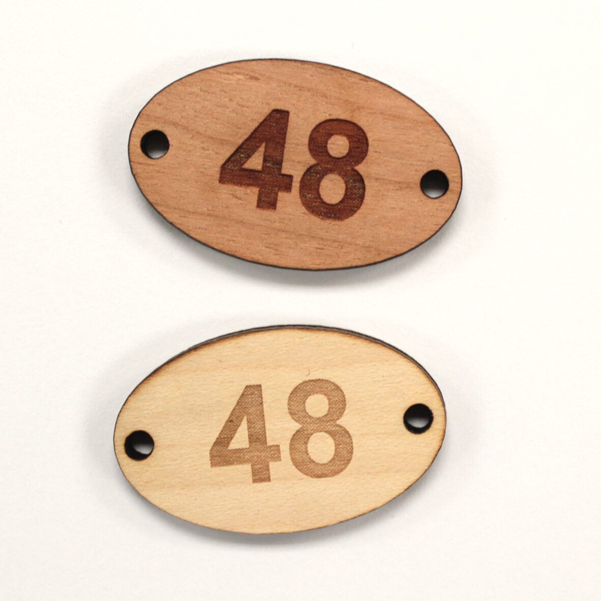 Placas de madera con número