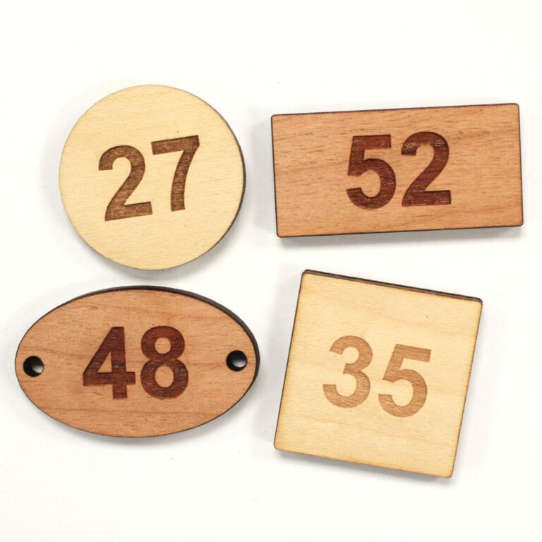 Placas numeradas de madera