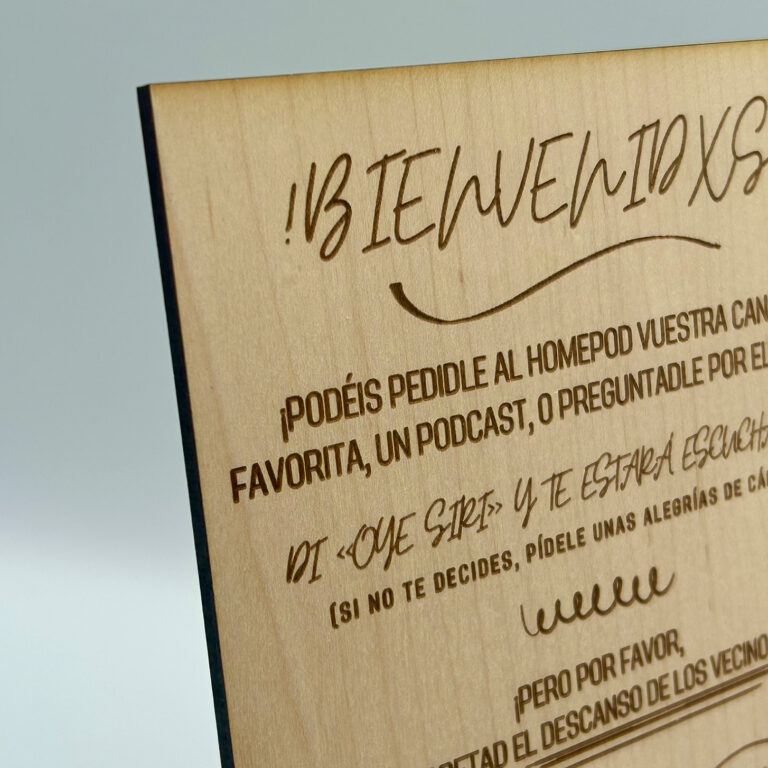 cartel de madera grabado