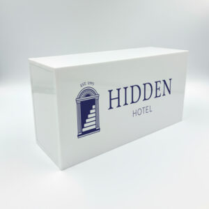 Caja de metacrilato rectangular con logo para negocio