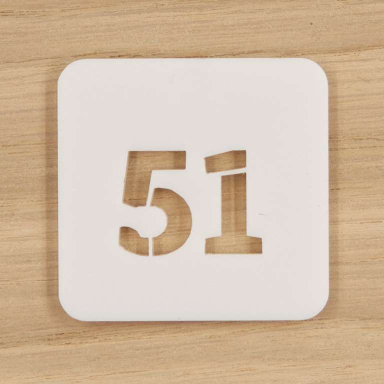 Placa numerada de metacrilato