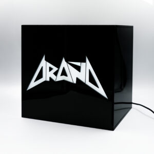 Caja de metacrilato negra con logo iluminado LED